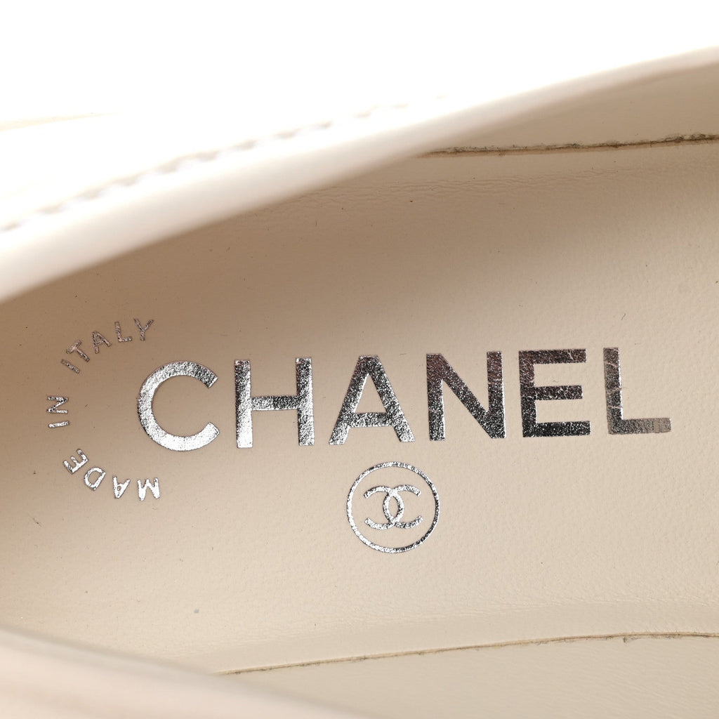 Lambskin Quilted CC Turnlock Loafers 37 White