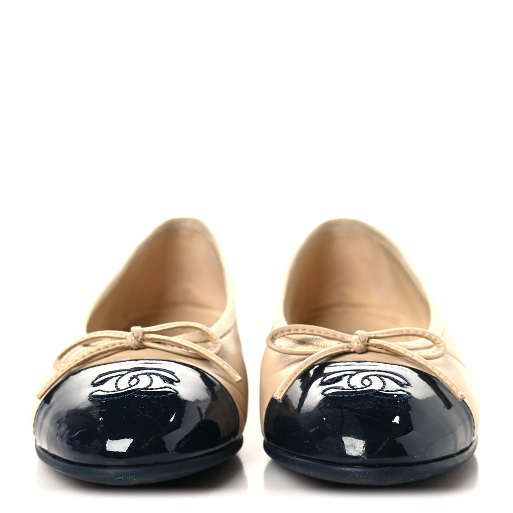Goatskin Patent Calfskin Cap Toe CC Ballerina Flats 36 Light Beige Navy Blue