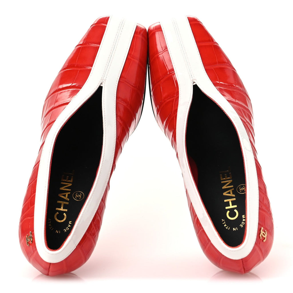 Crocodile Embossed Patent Calfskin Pumps 36.5 Coral White