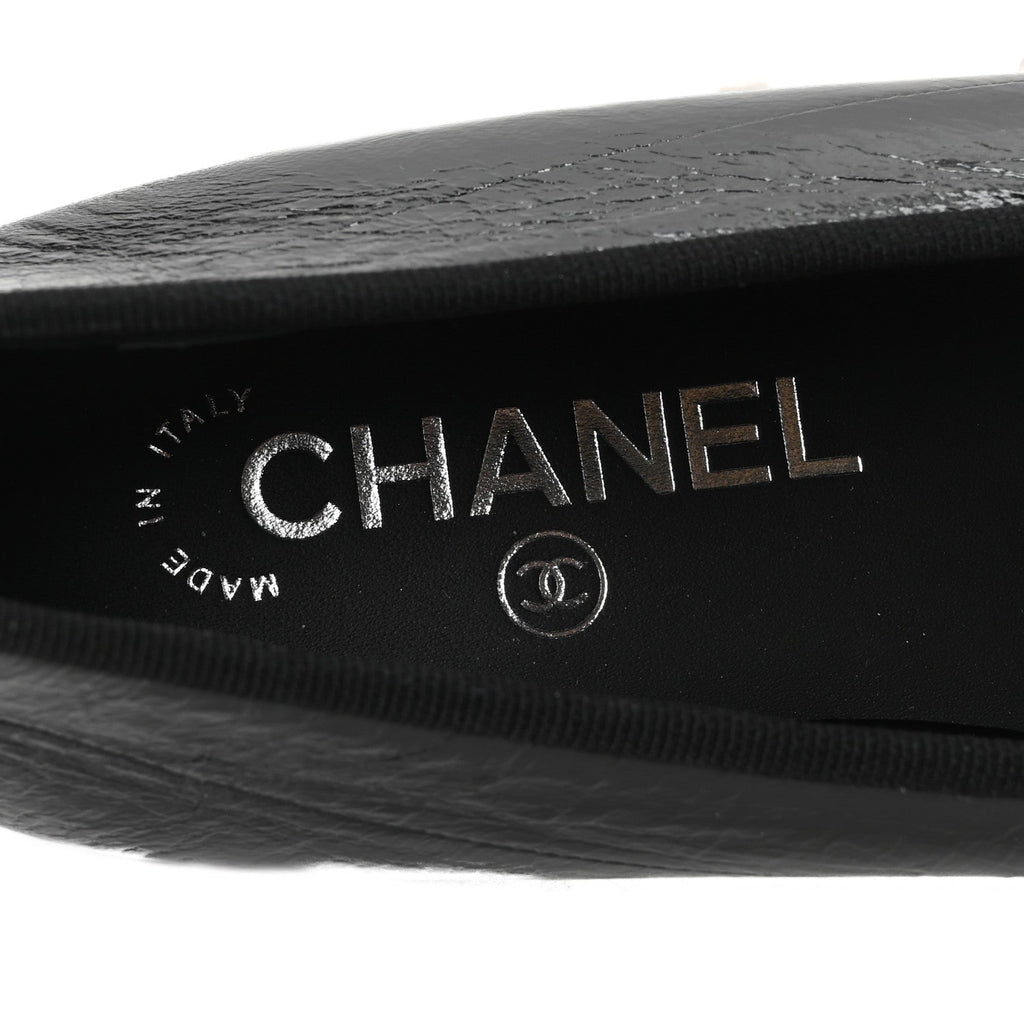 Crumpled Shiny Lambskin CC Cap Toe Ballerina Flats 37 Black White