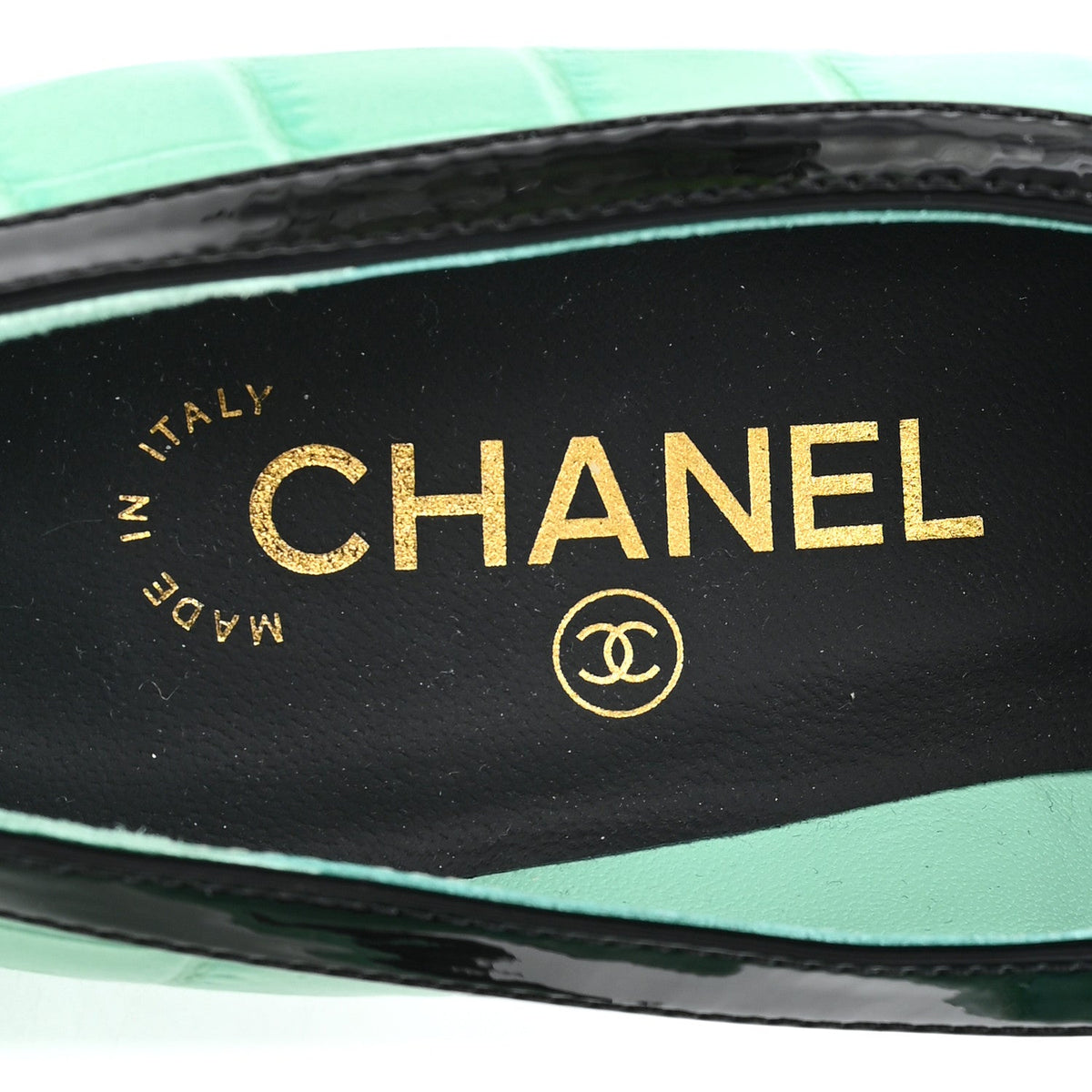 Crocodile Embossed Patent Calfskin Pumps 37 Green Black