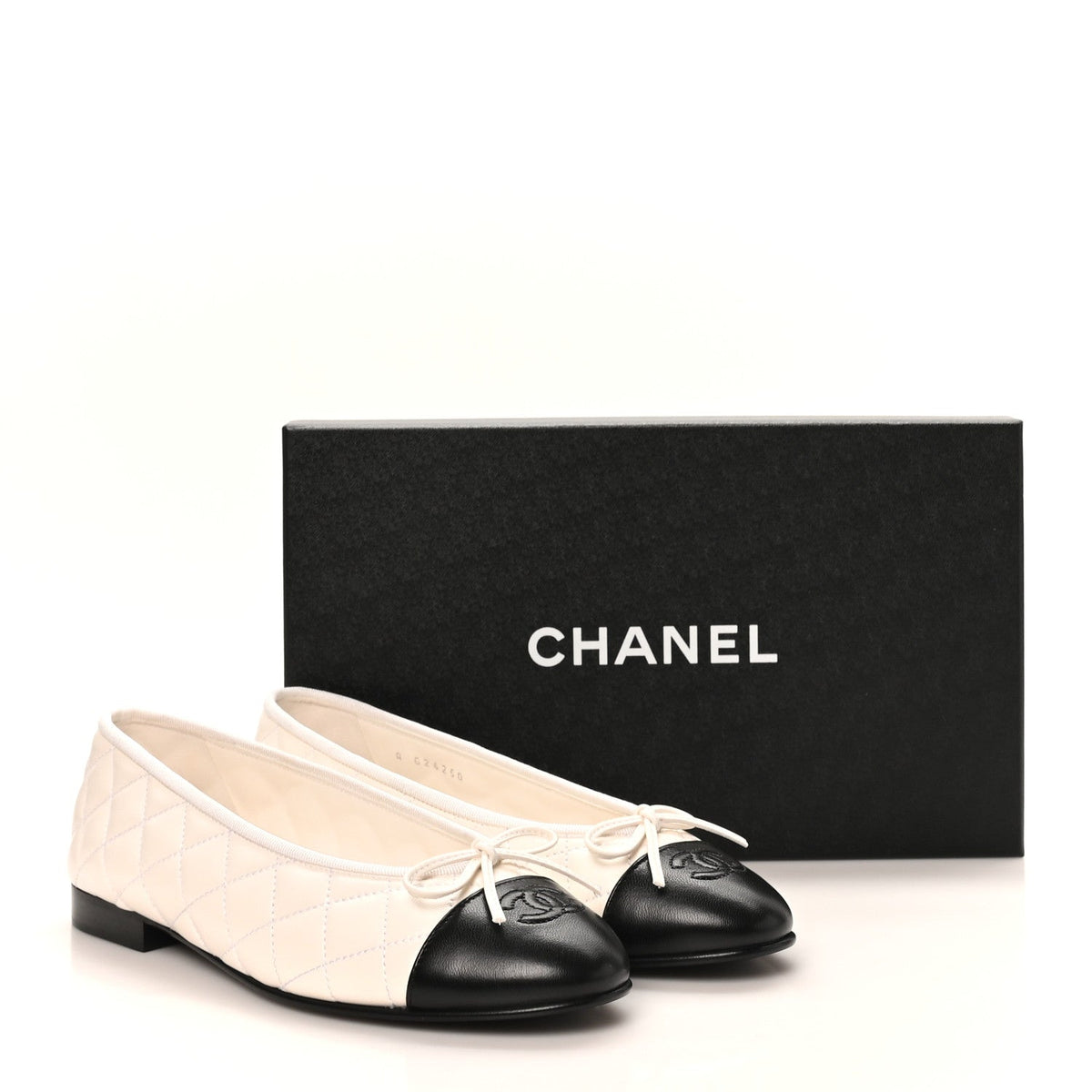 Lambskin Quilted CC Cap Toe Ballerina Flats 37.5 White Black