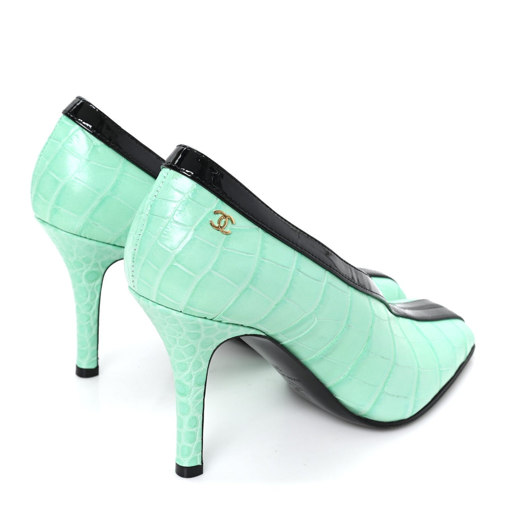 Crocodile Embossed Patent Calfskin Pumps 37 Green Black