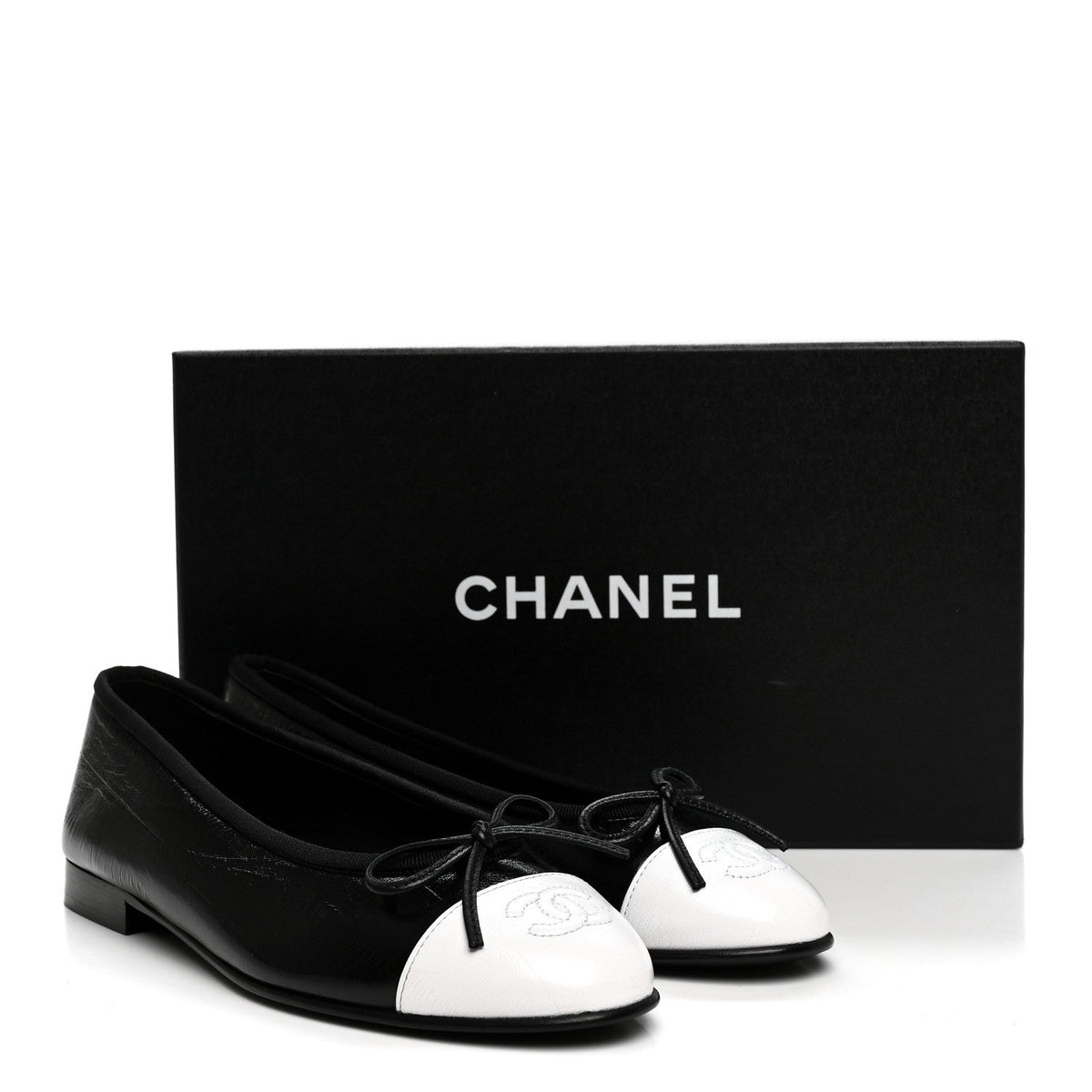 Crumpled Shiny Lambskin Cap Toe CC Ballerina Flats 36.5 Black White