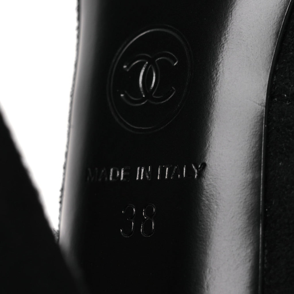 Lambskin Turnlock CC Pumps 38 Black Ivory