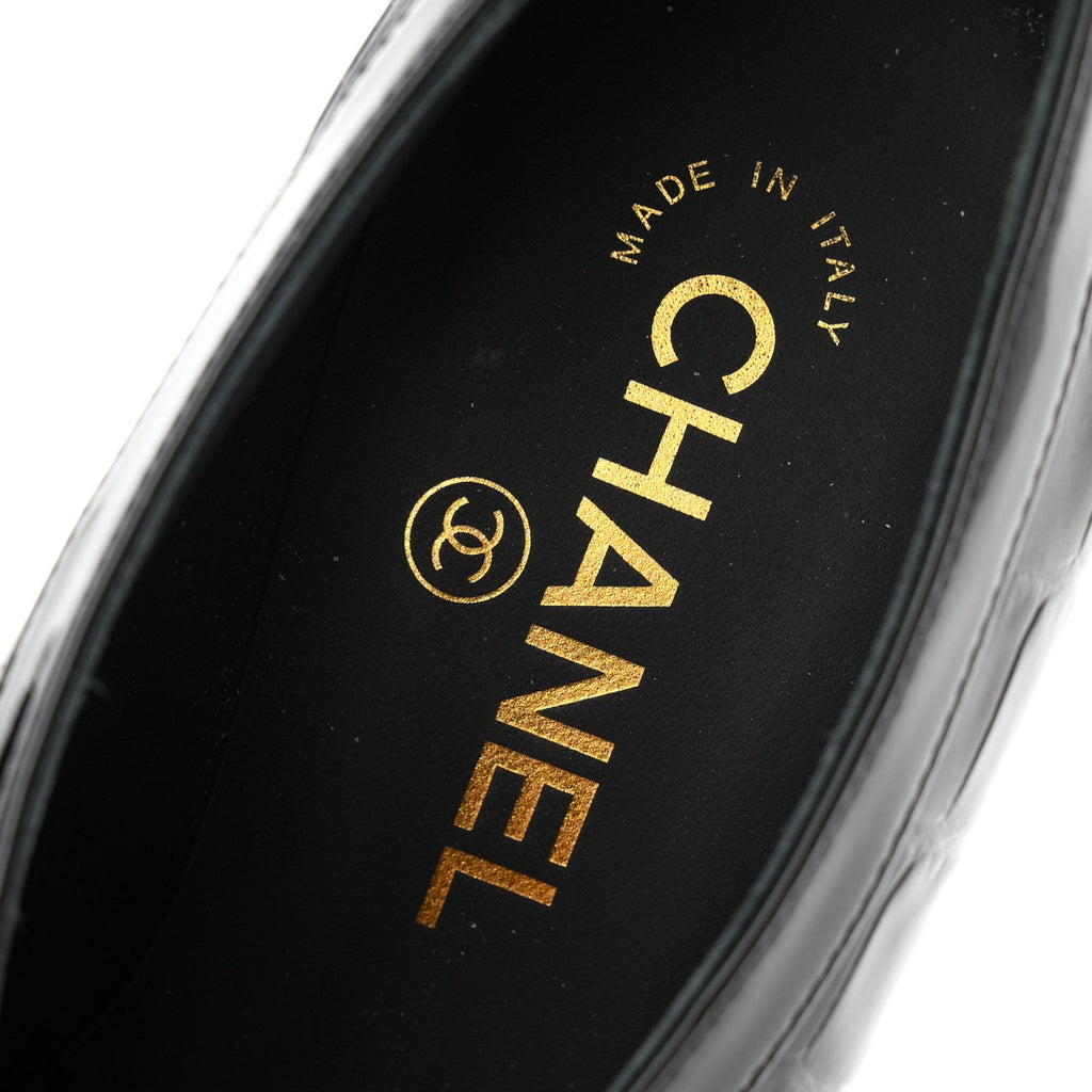 Crocodile Embossed Patent Calfskin Pumps 38.5 Black