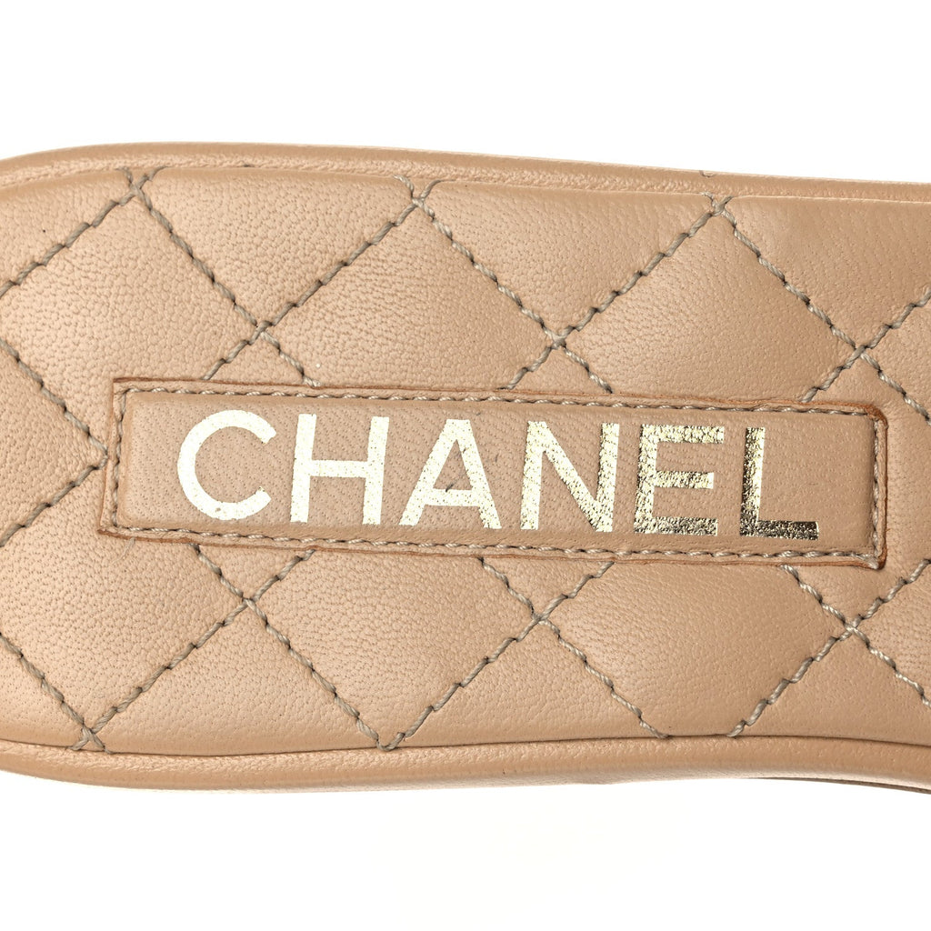 Lambskin Quilted CC Turnlock Sandals 39 Beige