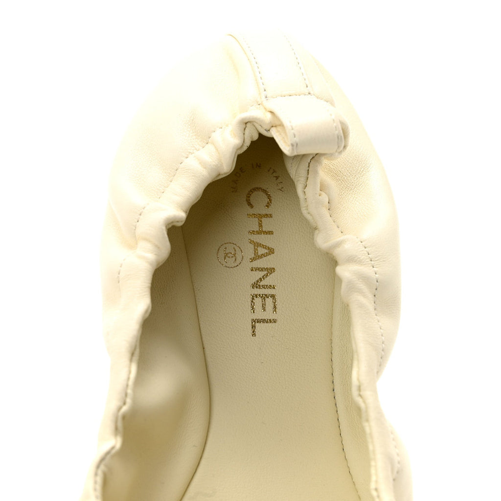 Lambskin CC Turnlock Ballerina Flats 37 Ivory Black