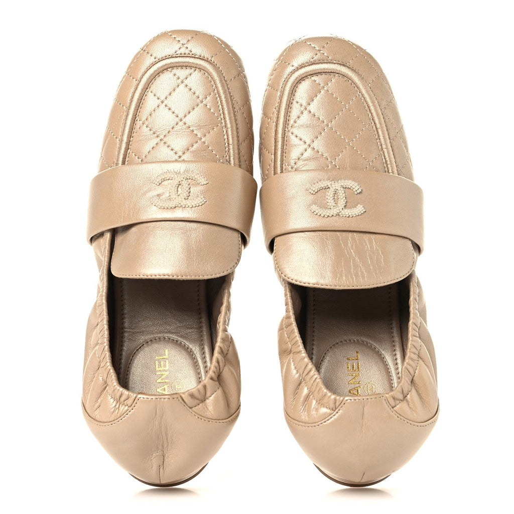 Laminated Lambskin Womens Quilted Elastic CC Moccasin Loafers 37.5 Beige