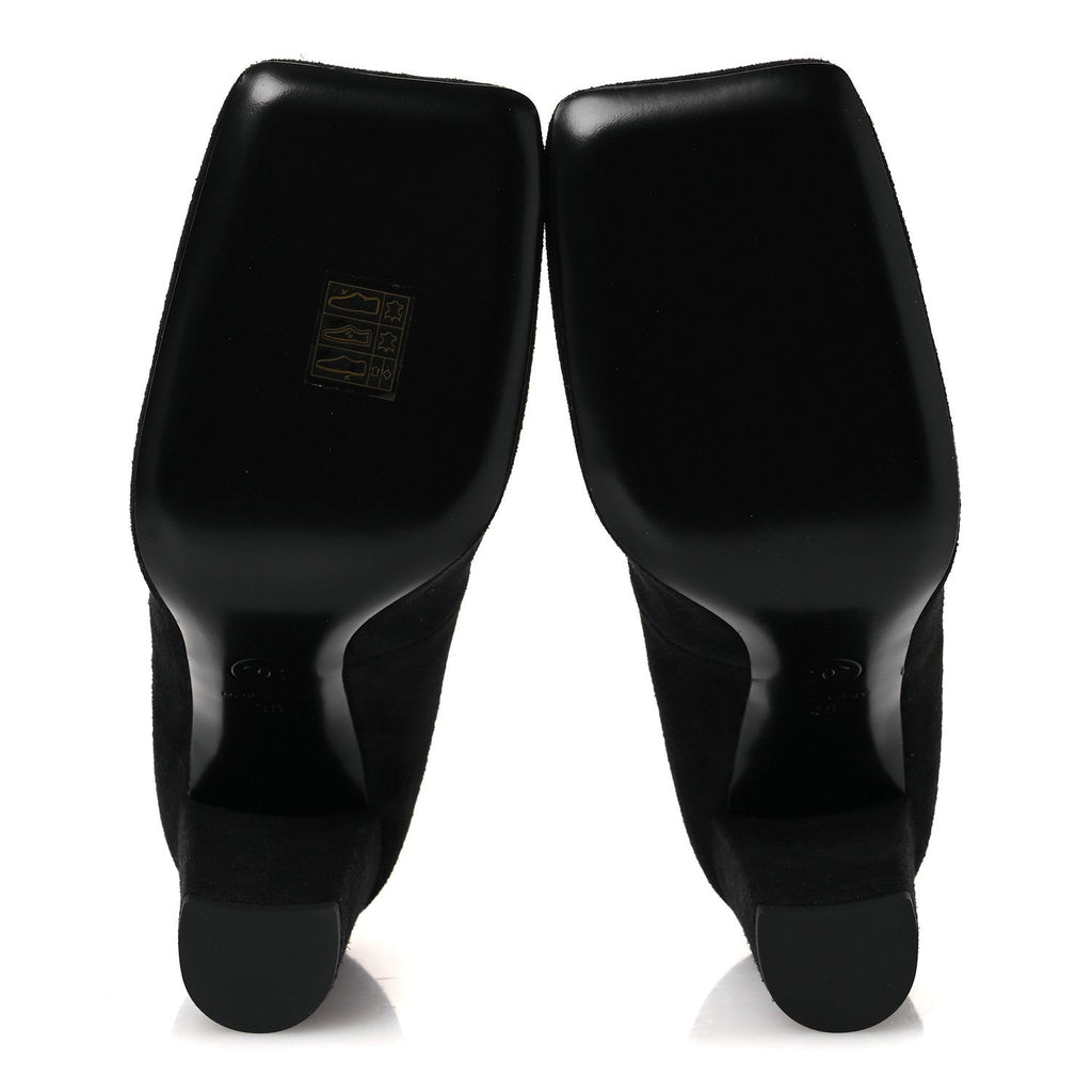 Lambskin Turnlock CC Pumps 38 Black Ivory