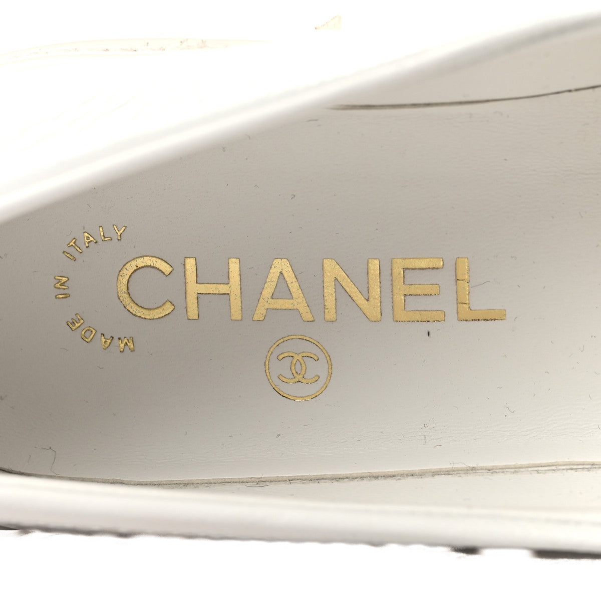 Crumpled Lambskin Quilted CC Turnlock Loafers 40 White