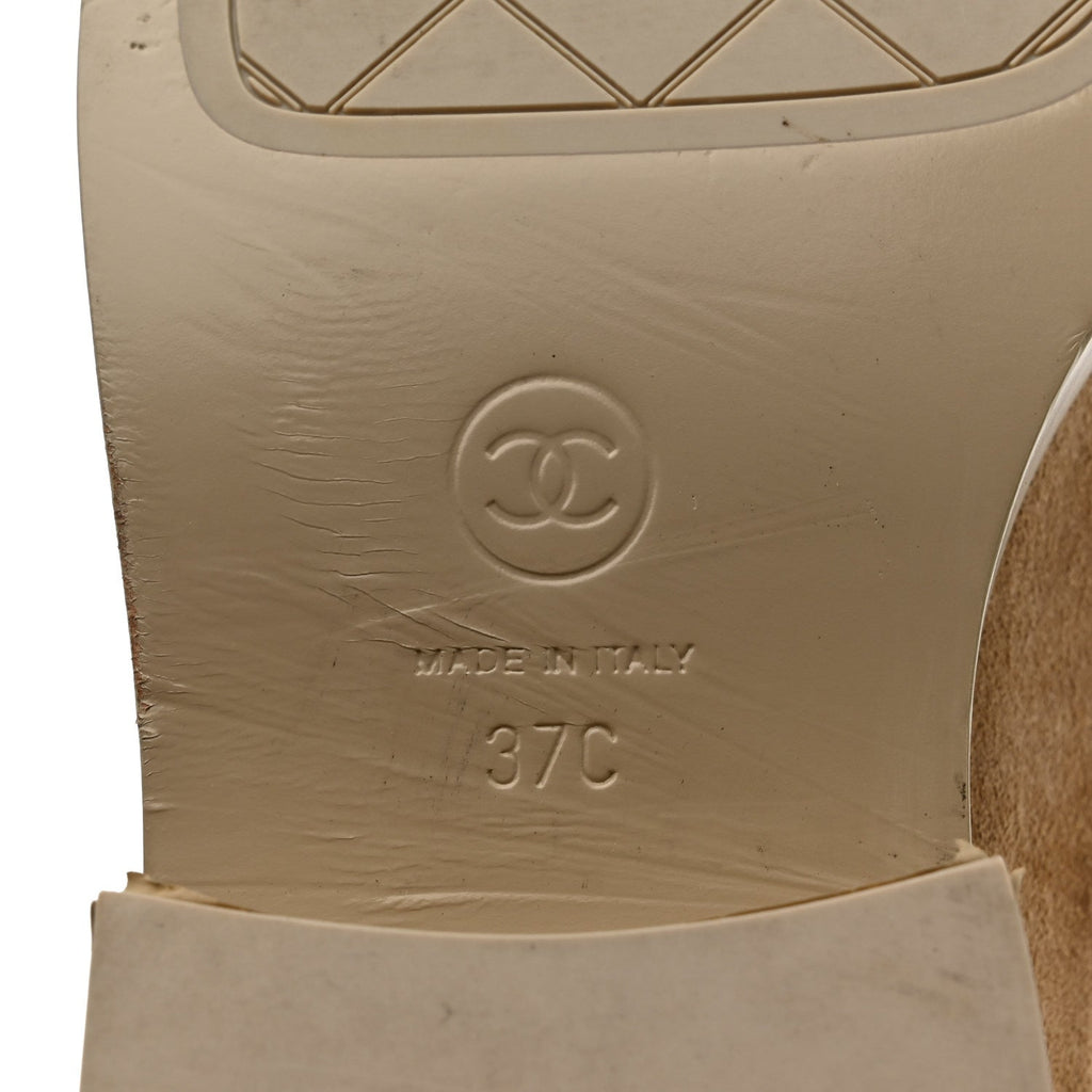 Suede Metal CC Mocassin Loafers 37 Beige