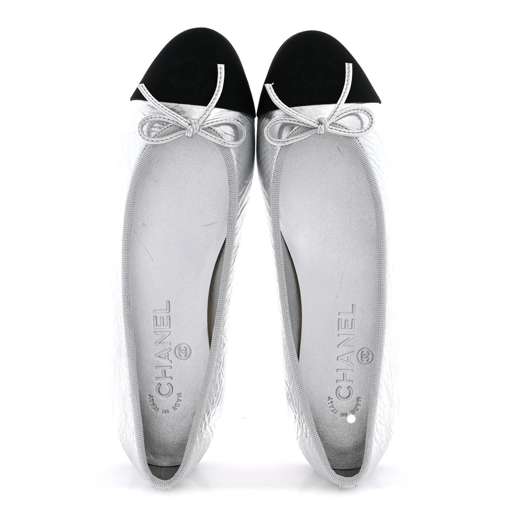 Laminated Crumpled Lambskin Grosgrain Cap Toe CC Ballerina Flats 38.5 Silver Black
