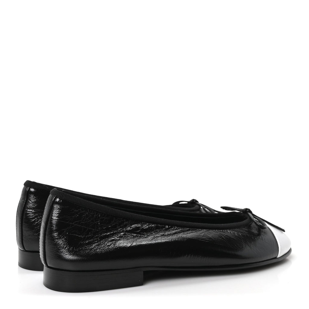 Crumpled Shiny Lambskin CC Cap Toe Ballerina Flats 37 Black White