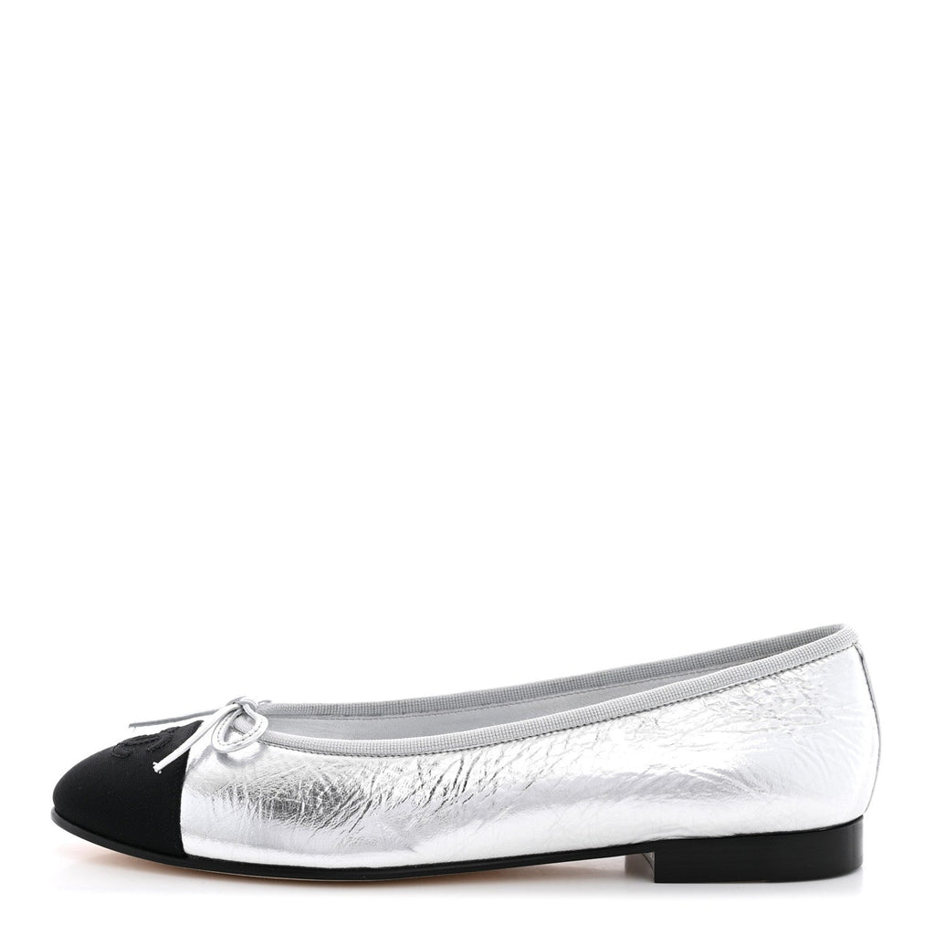 Laminated Crumpled Lambskin Grosgrain Cap Toe CC Ballerina Flats 38.5 Silver Black