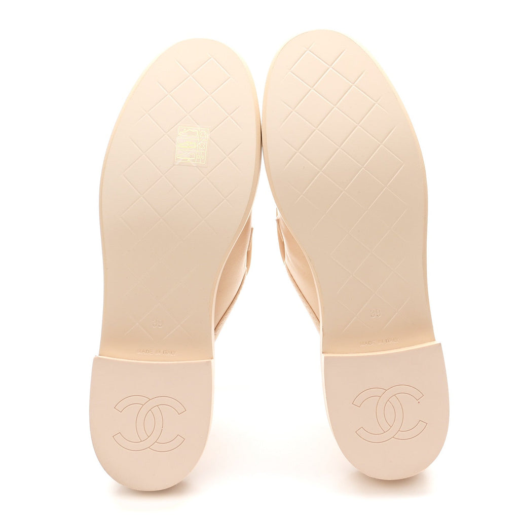 Lambskin Quilted CC Turnlock Mules 39 Light Beige