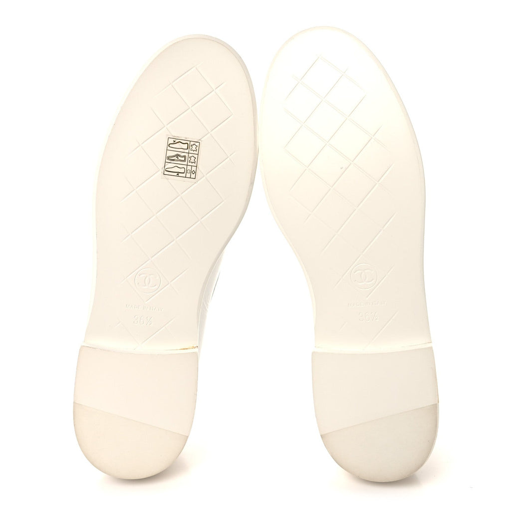 Crumpled Lambskin Quilted CC Turnlock Loafers 37 White