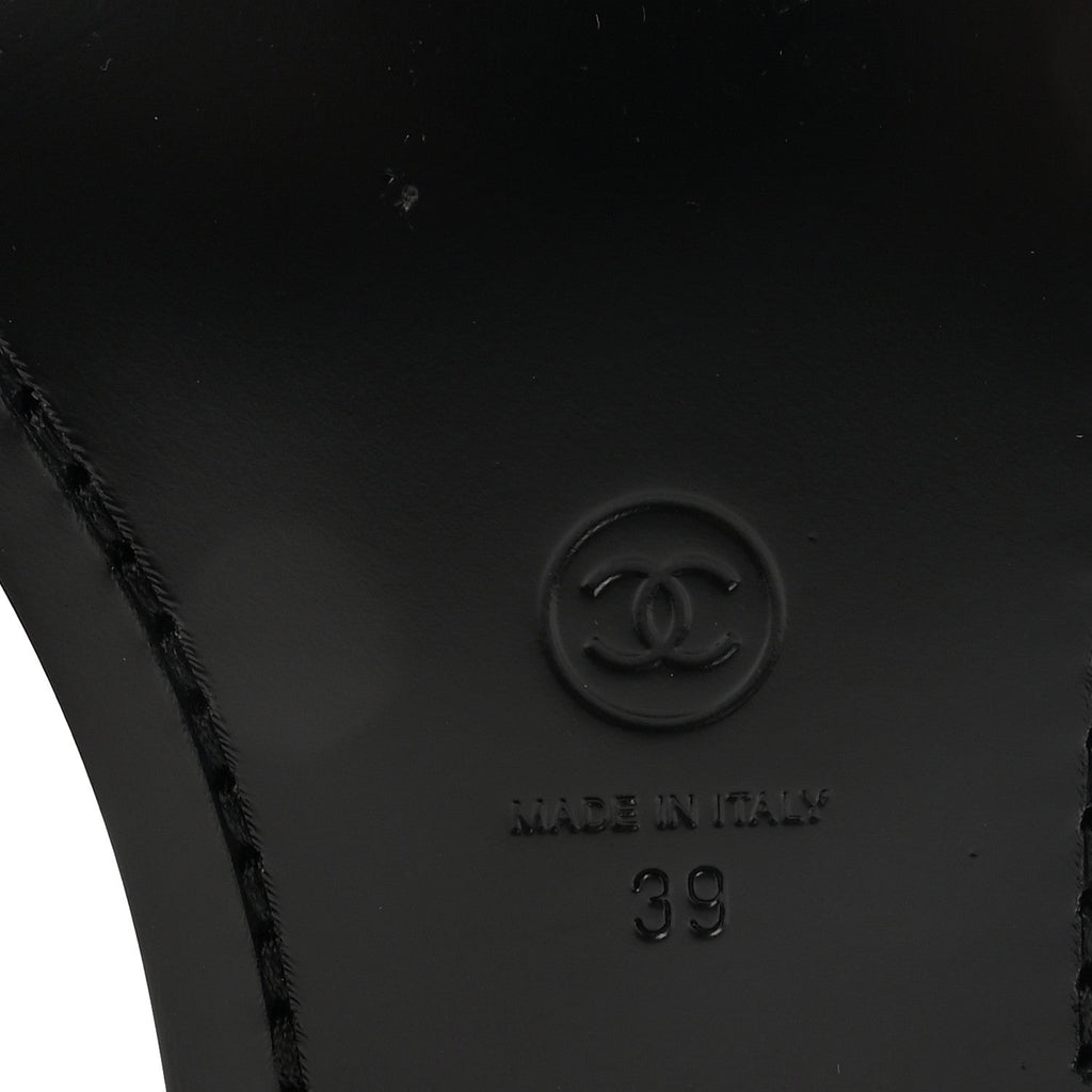 Shiny Calfskin Logo Loafers 39 Black
