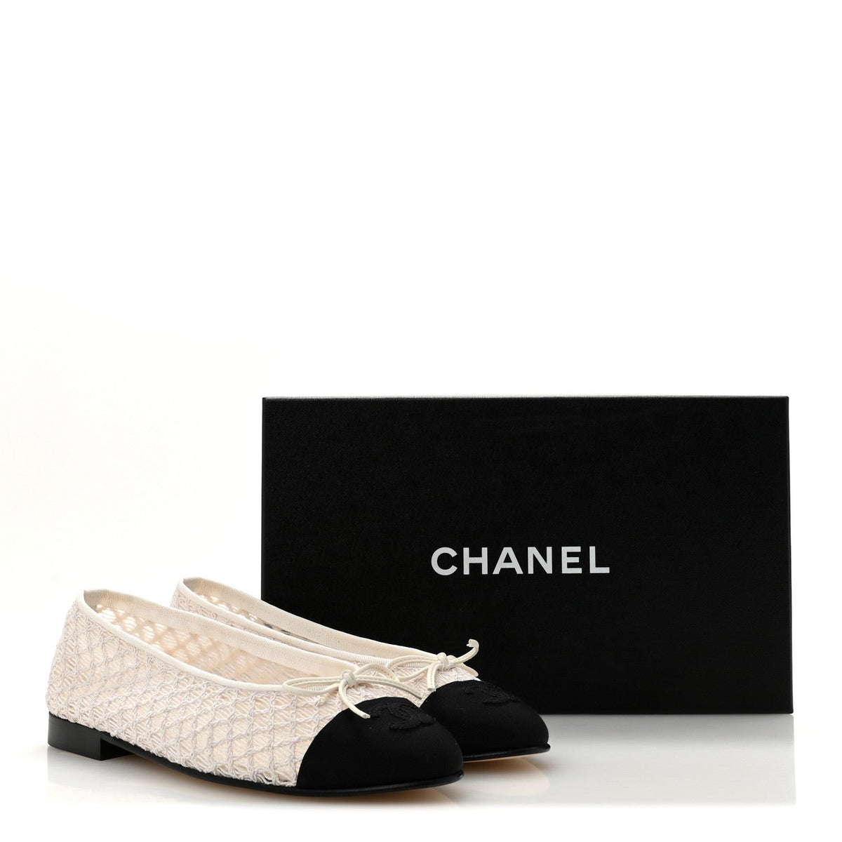 Embroidered Grosgrain Cap Toe Ballerina Flats 37.5 White Black