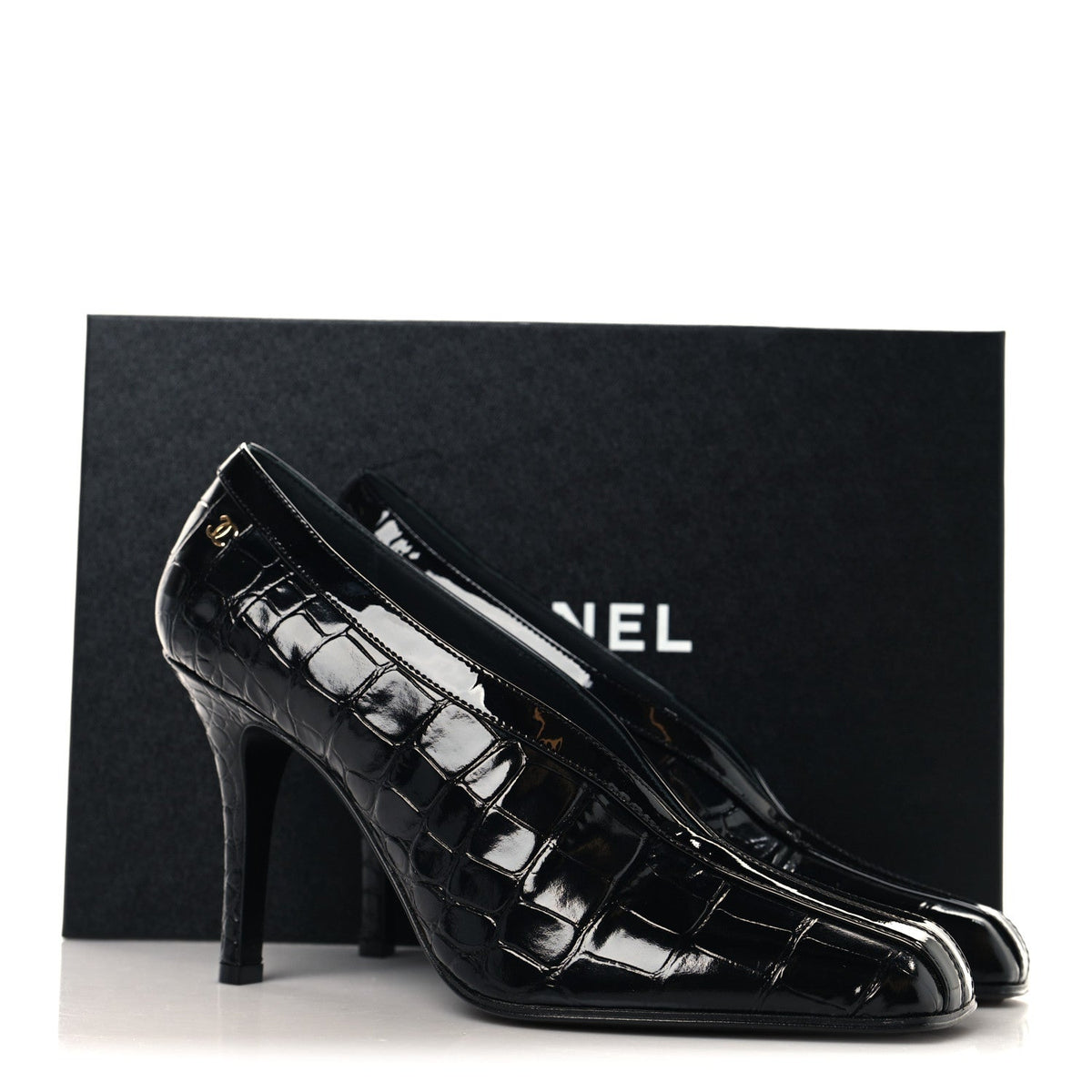 Crocodile Embossed Patent Calfskin Pumps 38 Black