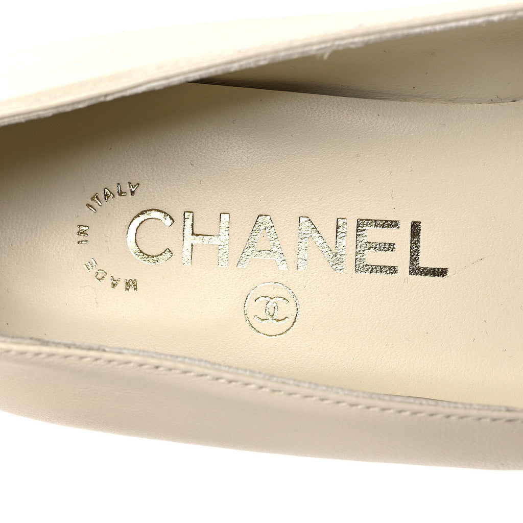Lambskin Turnlock CC Ballet Flats 36 Ivory Black